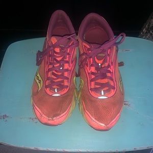 women’s size 9 saucony sneakers
